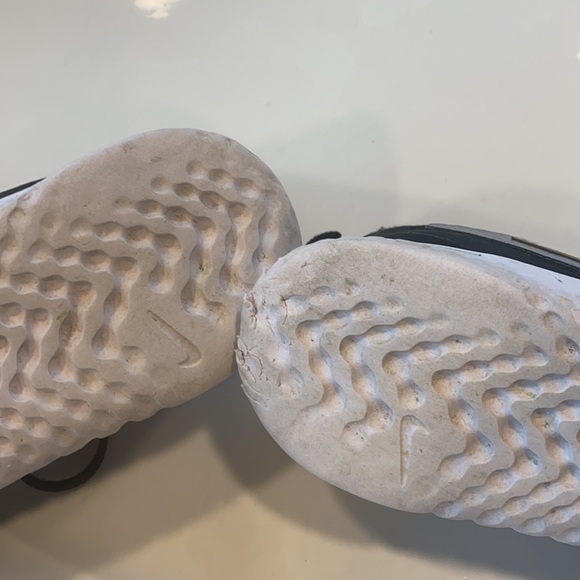 NIKE Legend Young Girls Sz.11-Used Good Condition - Picture 5 of 5